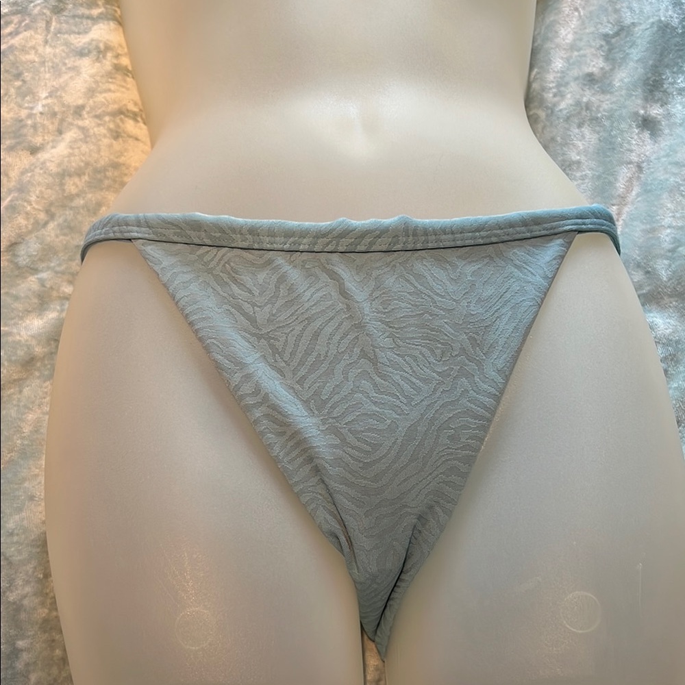 NWOT RVCA Gray Textured Bikini bottoms